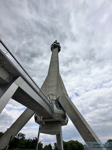 Torre de Avala vista desde abajo