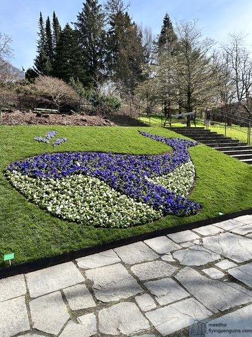 Figura de ballena hecha con flores en la entrada del Jardín Botánico de Gotemburgo